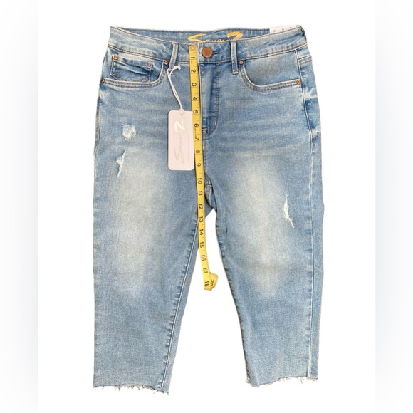 Seven 7 Women's Light Wash Breezy Crop Raw Hem Distressed Denim Jeans Size 8 - Picture 9 of 16